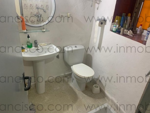 1 BañoBathrooms,Local,En Alquiler,1135