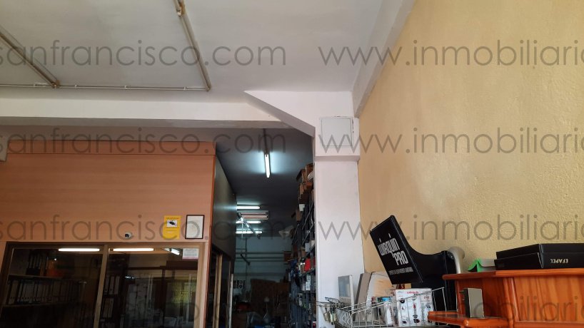 2 BathroomsBathrooms,Local,En Venta,1136
