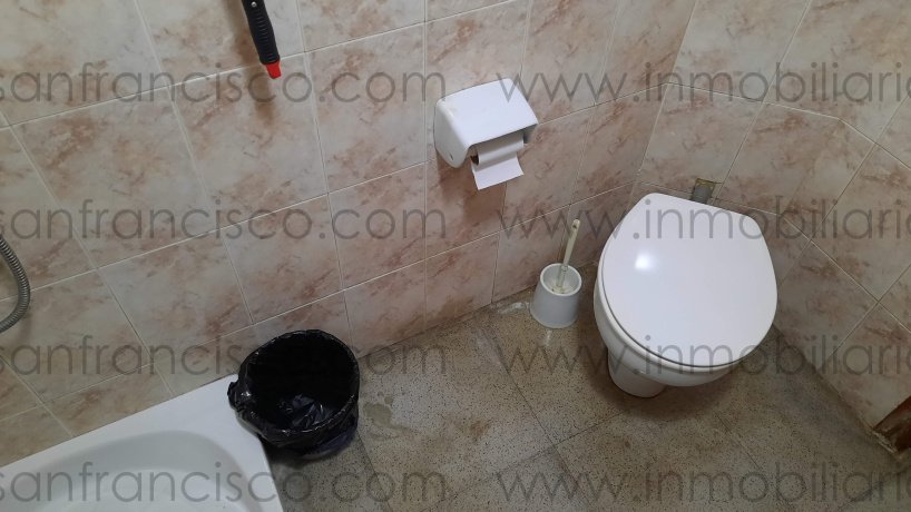2 BathroomsBathrooms,Local,En Venta,1136